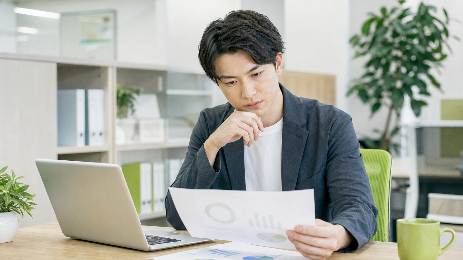 法人成り前後で有休残日数、基準日、勤続年数を確認するチェック図